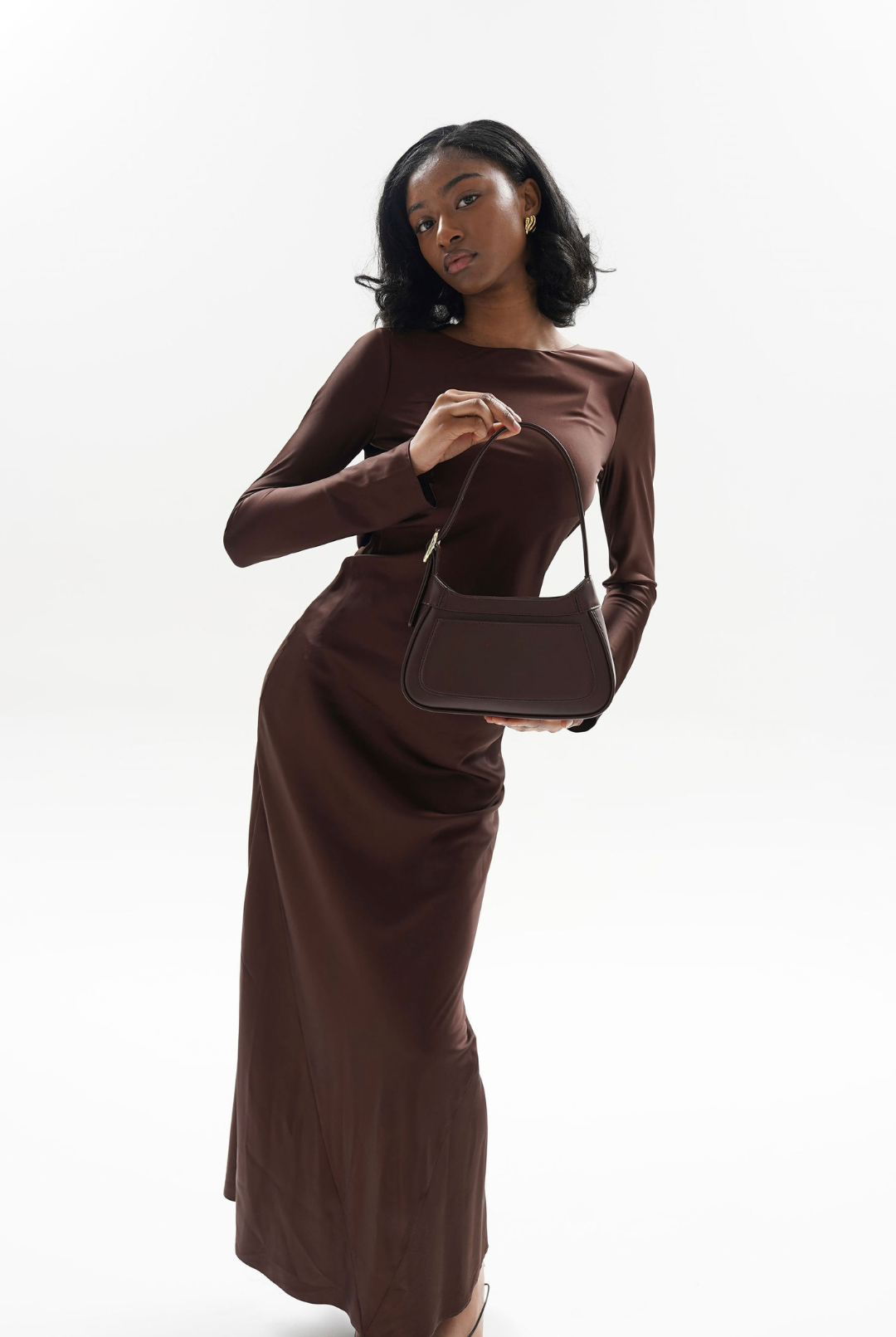 refined dark brown shoulder bag with gold hardware, suited for daily wear and occasions